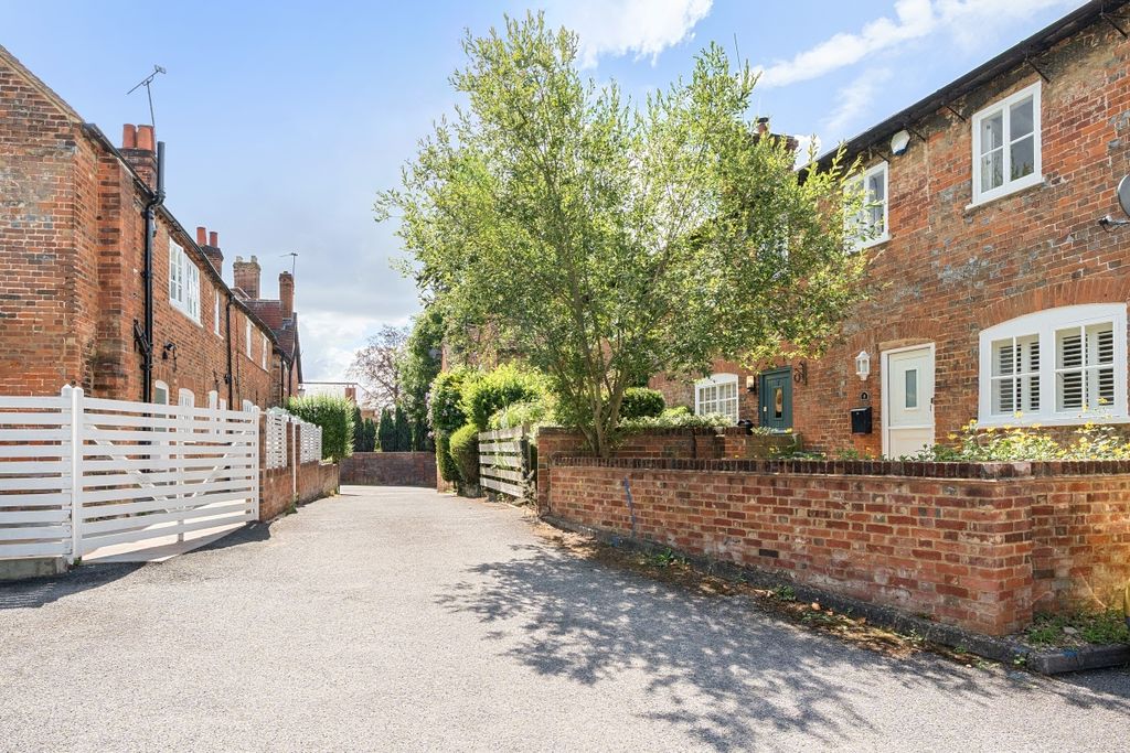 Property photo 1 of 11 1327395-2-687E1Fb...