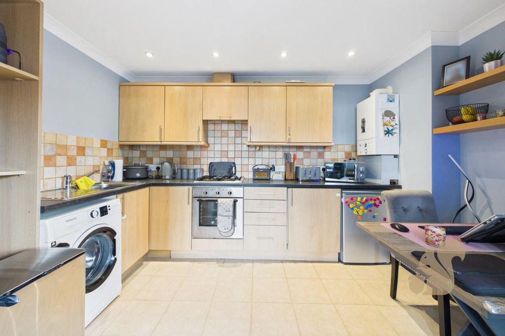Property photo 3 of 7 Kitchen