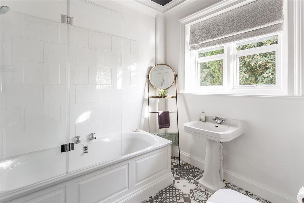 Additional image 25 of 3 bed flat to rent23 Warwicks Bench, Guildford, Surrey GU1