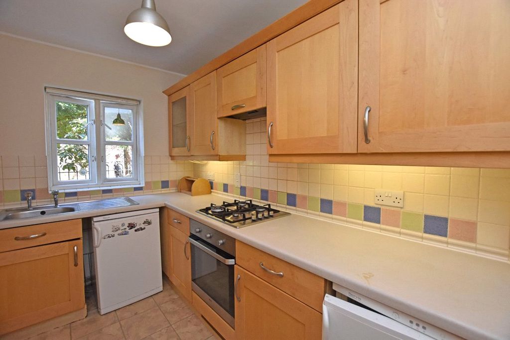 Property photo 2 of 10 Kitchen