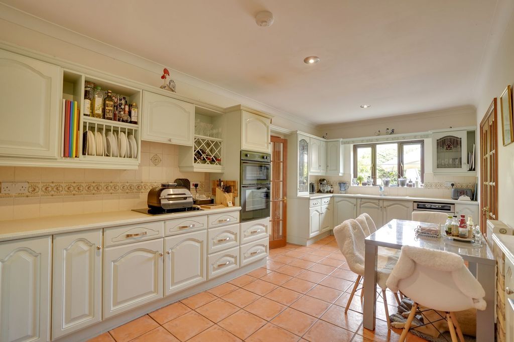 Property photo 2 of 29
