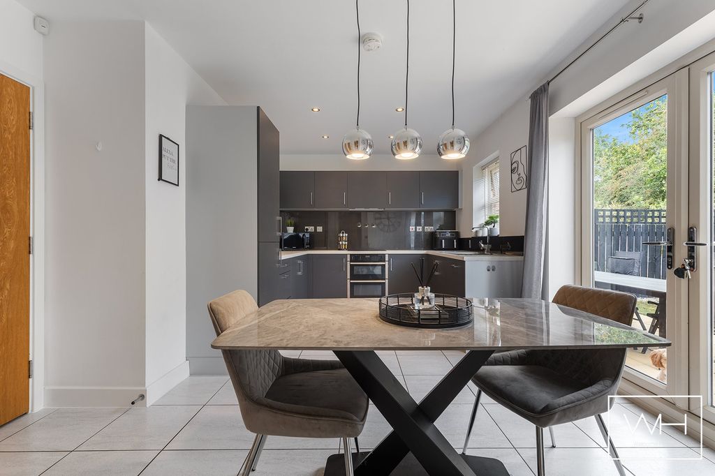 Property photo 3 of 20 19 Brodsworth Court, Adwick-Lee Street 10_297