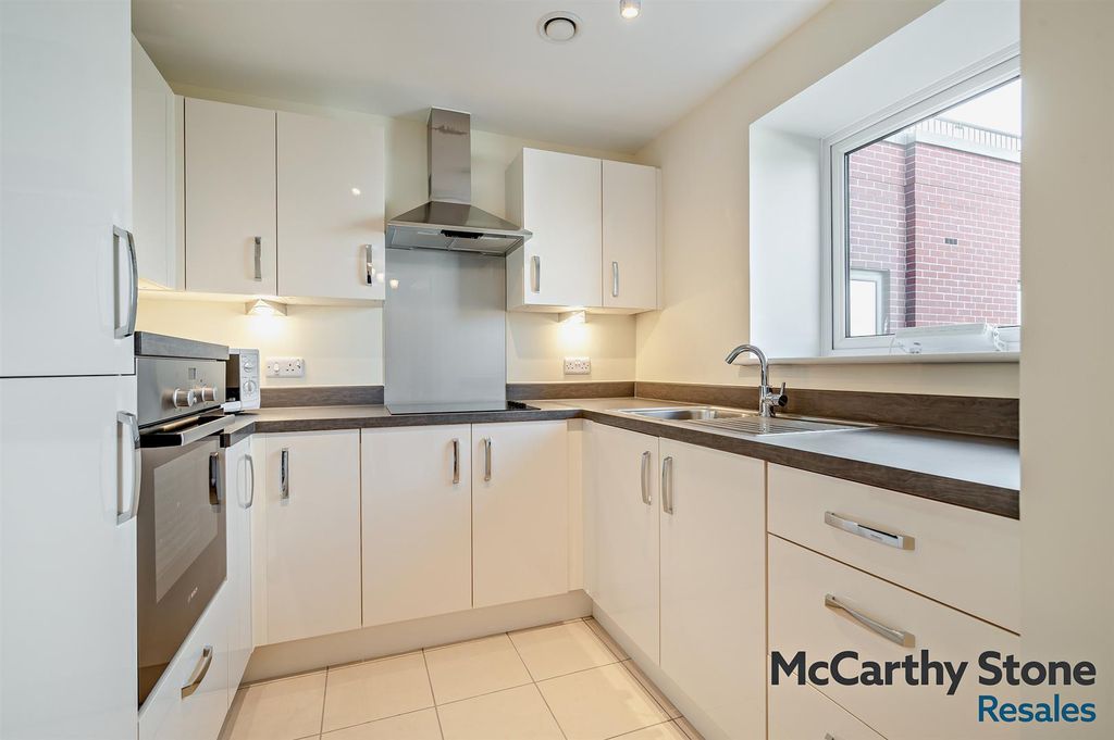 Property photo 3 of 16 Kitchen