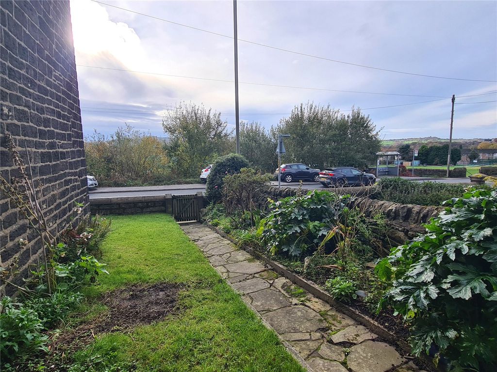 Property photo 3 of 24 Front Garden