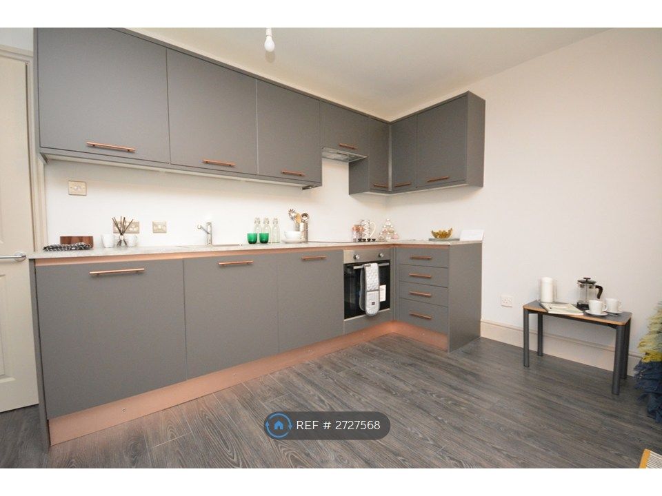 Property photo 3 of 8 Kitchen