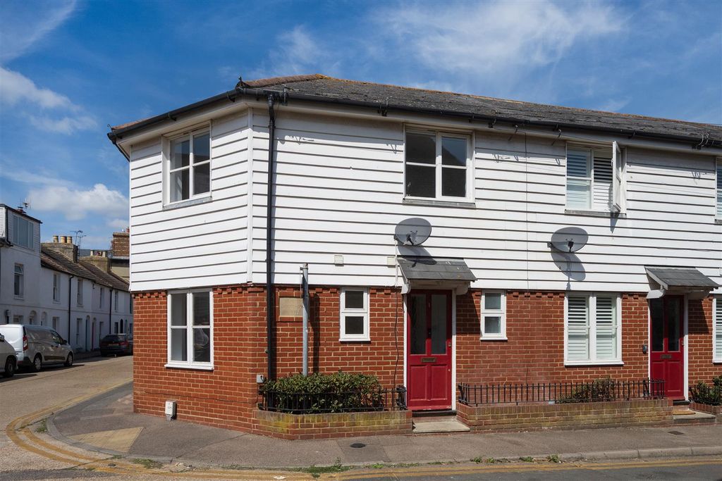 Property photo 1 of 13 St. Peters Road, Whitstable, Kent, Ct5 1Hr