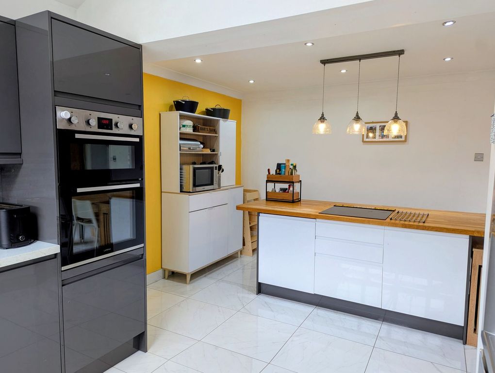 Property photo 2 of 23