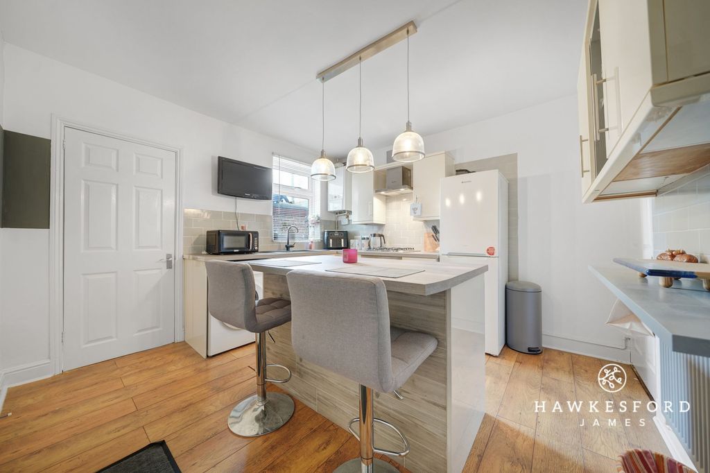 Property photo 3 of 12 Harold Road, Sittingbourne - Kitchen