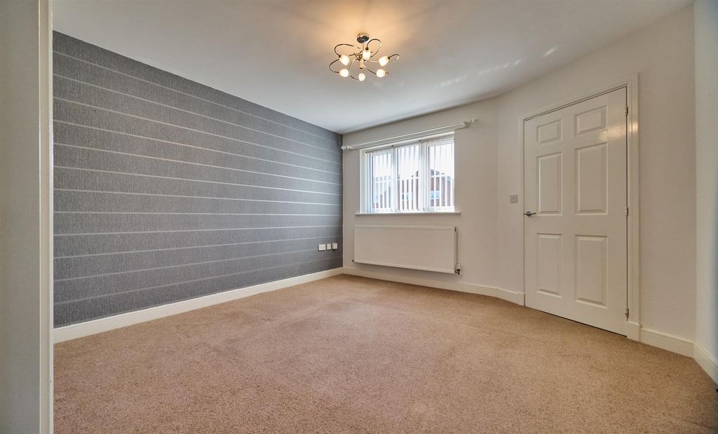 Property photo 3 of 17 Lockley Gardens_1.Jpg