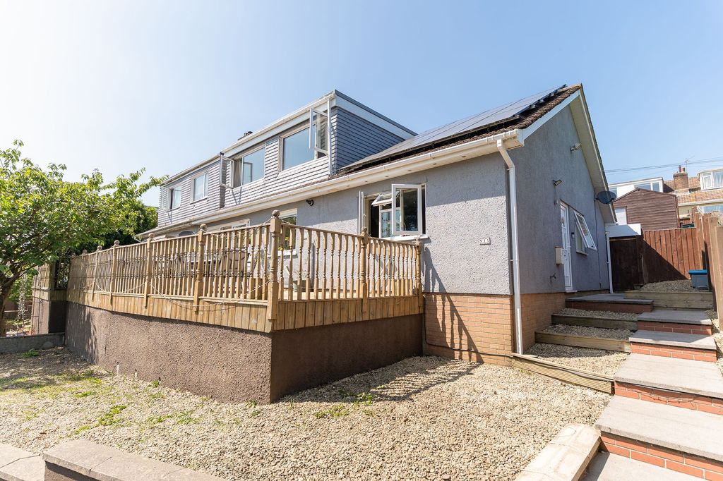 Property photo 2 of 28