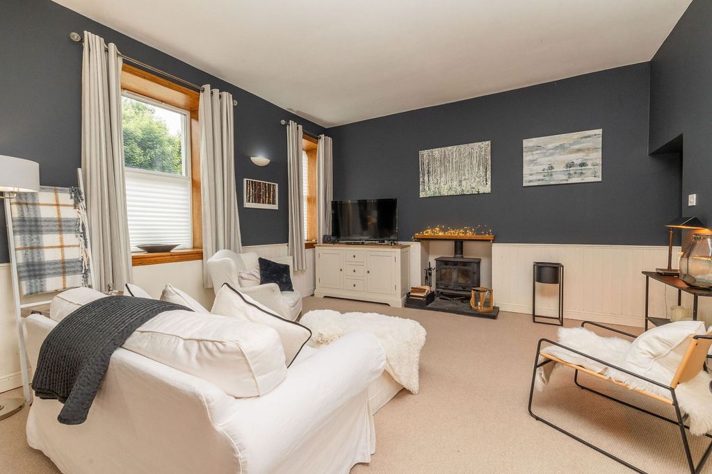 Property photo 3 of 24