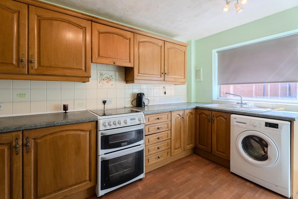 Property photo 3 of 13 Rainham Close-11.Jpg