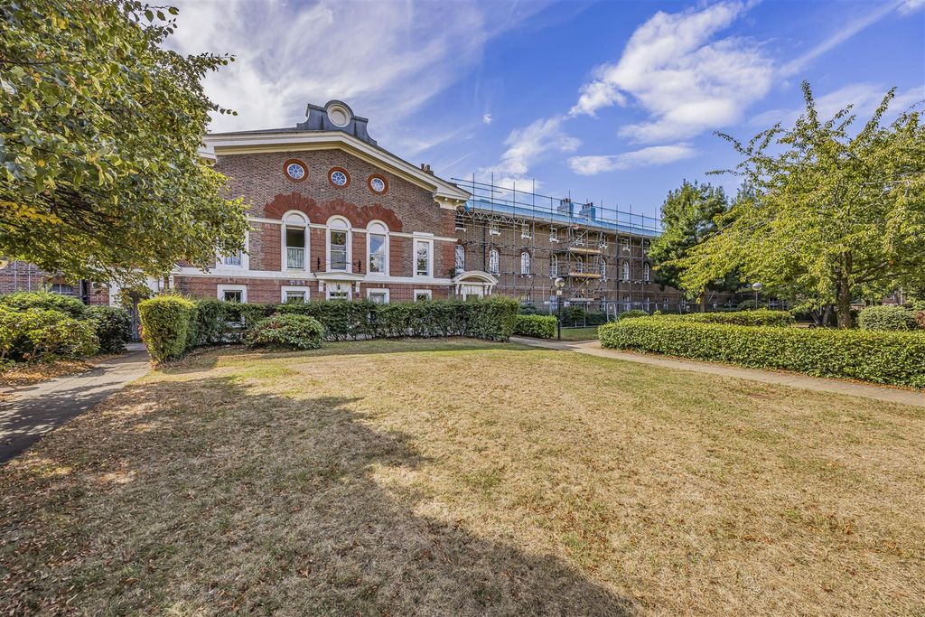 Property photo 1 of 12 Exterior