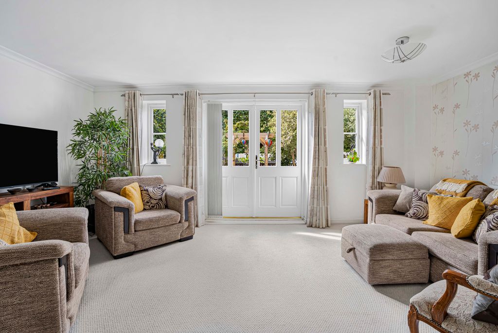 Property photo 3 of 20 Lounge/Diner