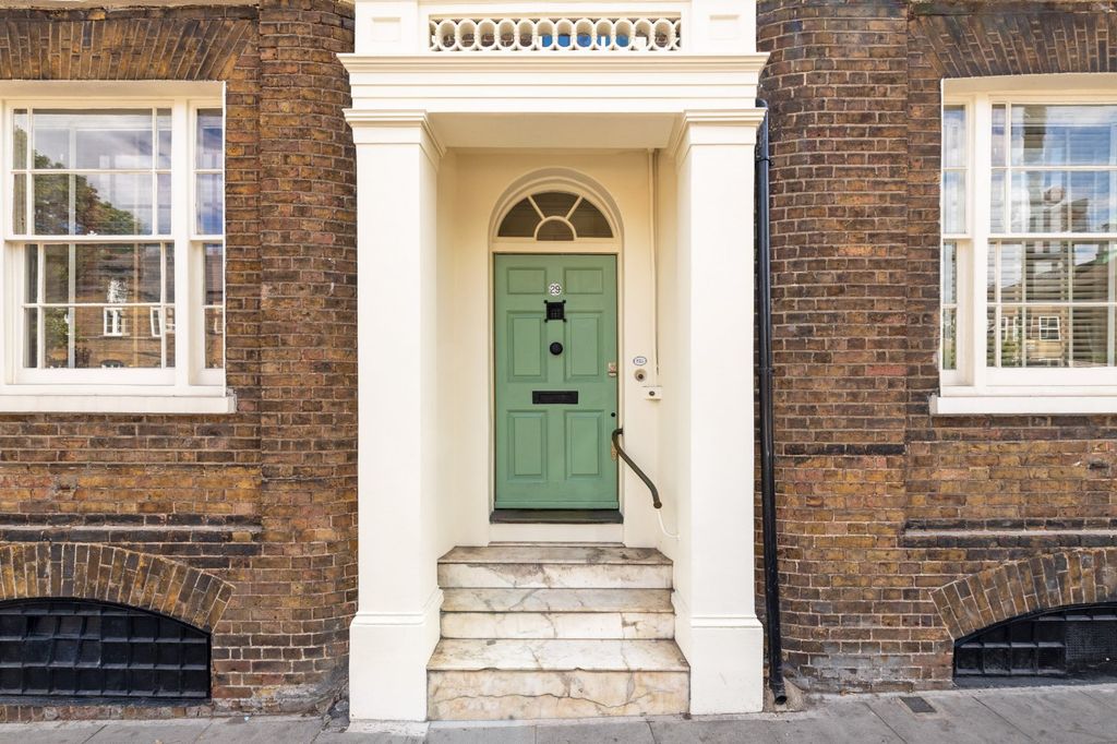 Property photo 2 of 27 Entrance