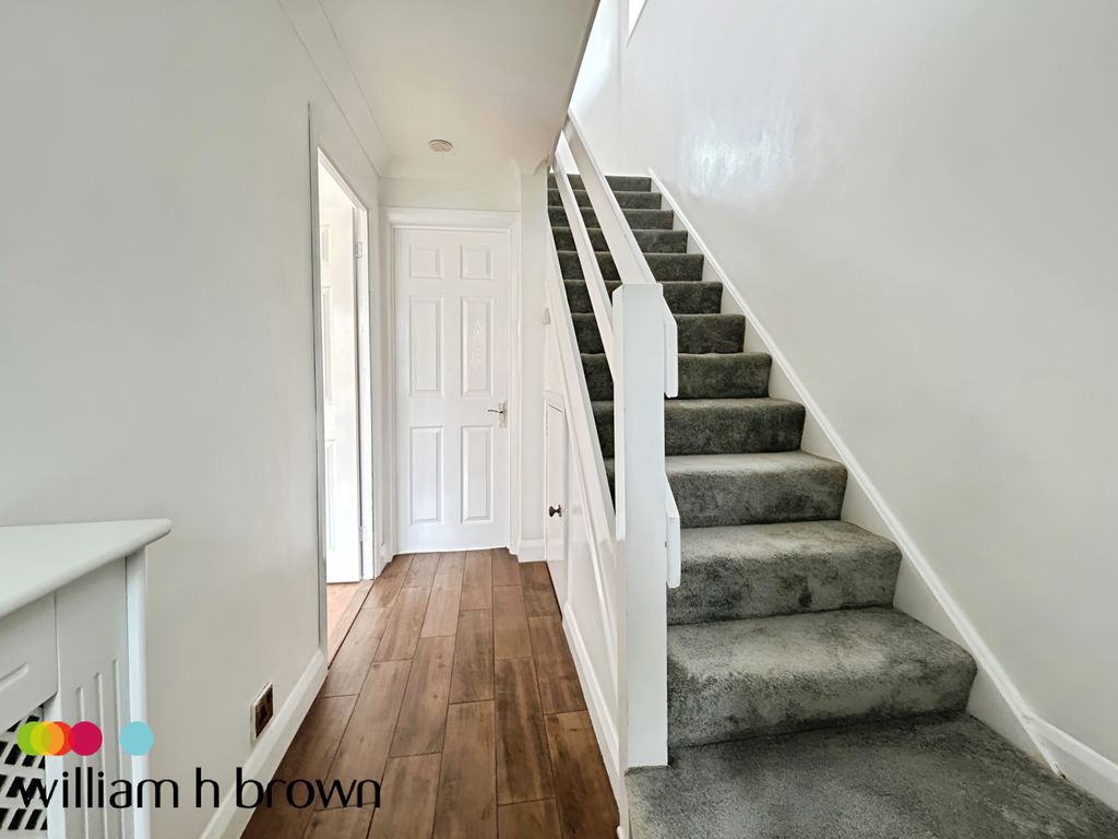 Property photo 2 of 14 Entrance Hall