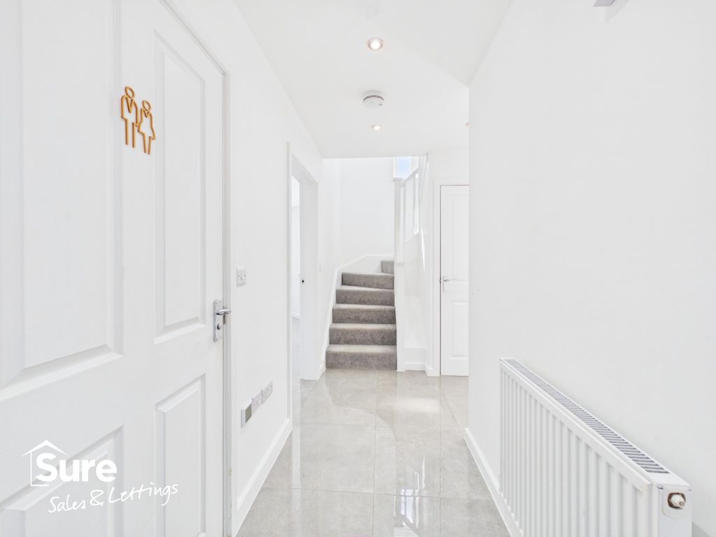 Property photo 2 of 25 5599633
