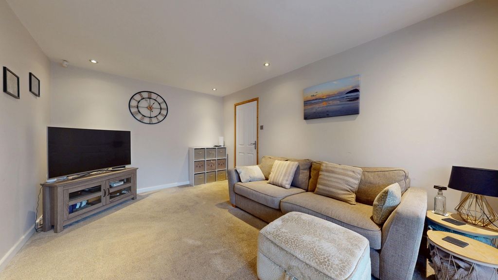 Property photo 2 of 22 5168192