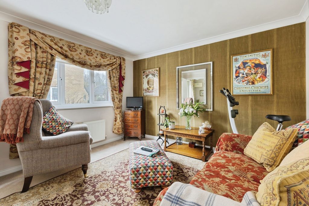 Property photo 2 of 12 Lounge