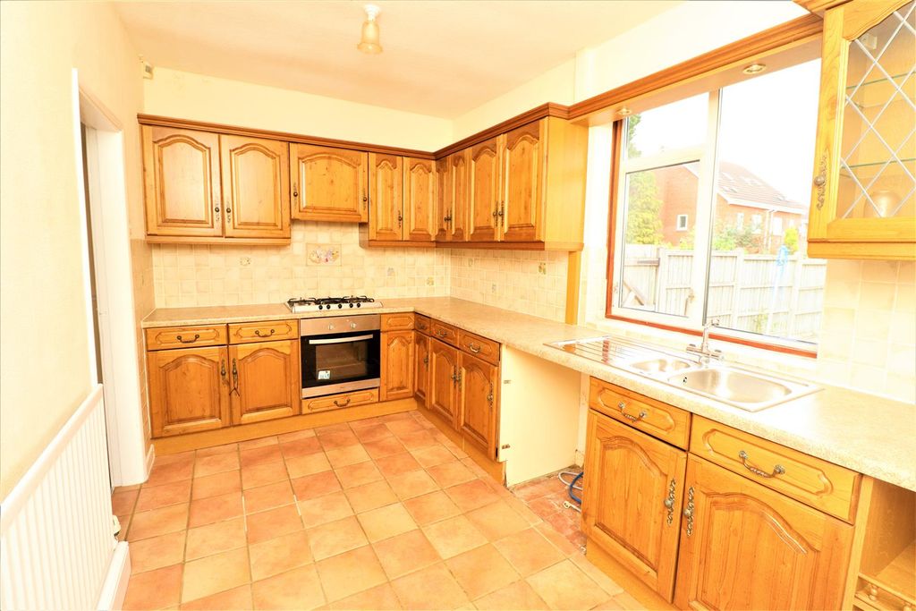 Property photo 2 of 10 Kitchen
