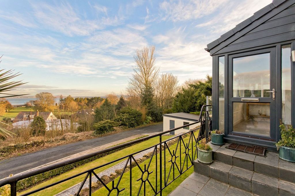 Property photo 3 of 28