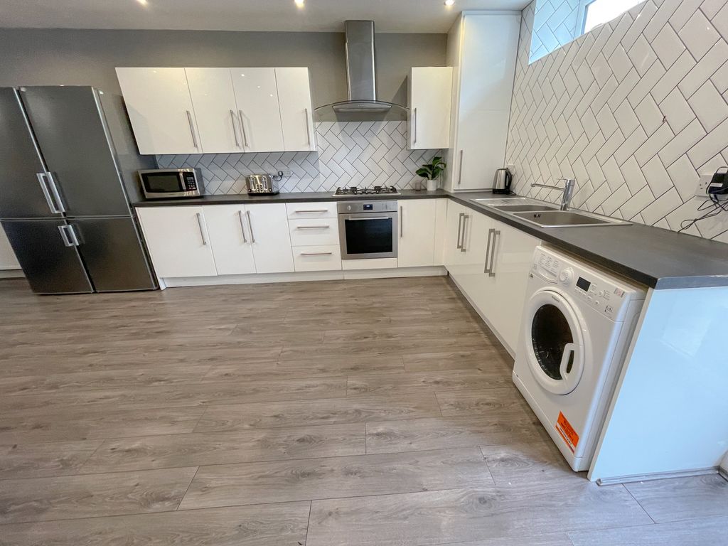 Property photo 3 of 14 14