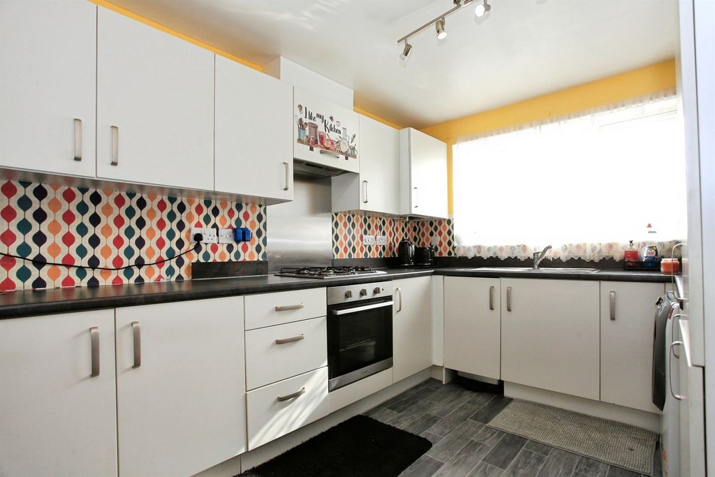 Property photo 2 of 19