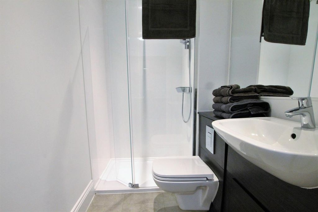 Property photo 3 of 6 2Vyq2Zj50Esiiraixkasha.Jpg