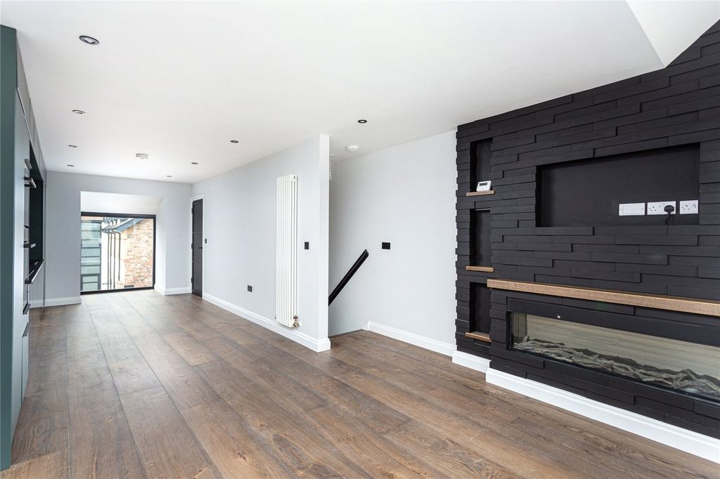 Property photo 3 of 13 Living Space