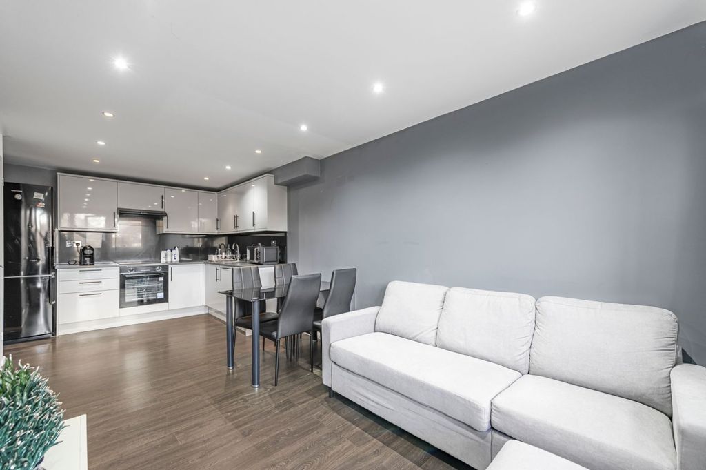 Property photo 1 of 33 Picture No. 40