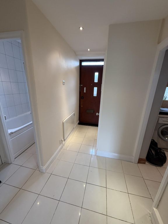 Property photo 2 of 8 Https://Cdn.Rmcloud.Online/Rmc-Temp-Live/Cameron/ee130F619c9Eda6Fe326B71A6Aae3037.Jpg