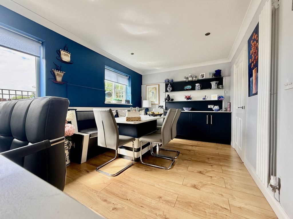 Property photo 3 of 16 Img_9493