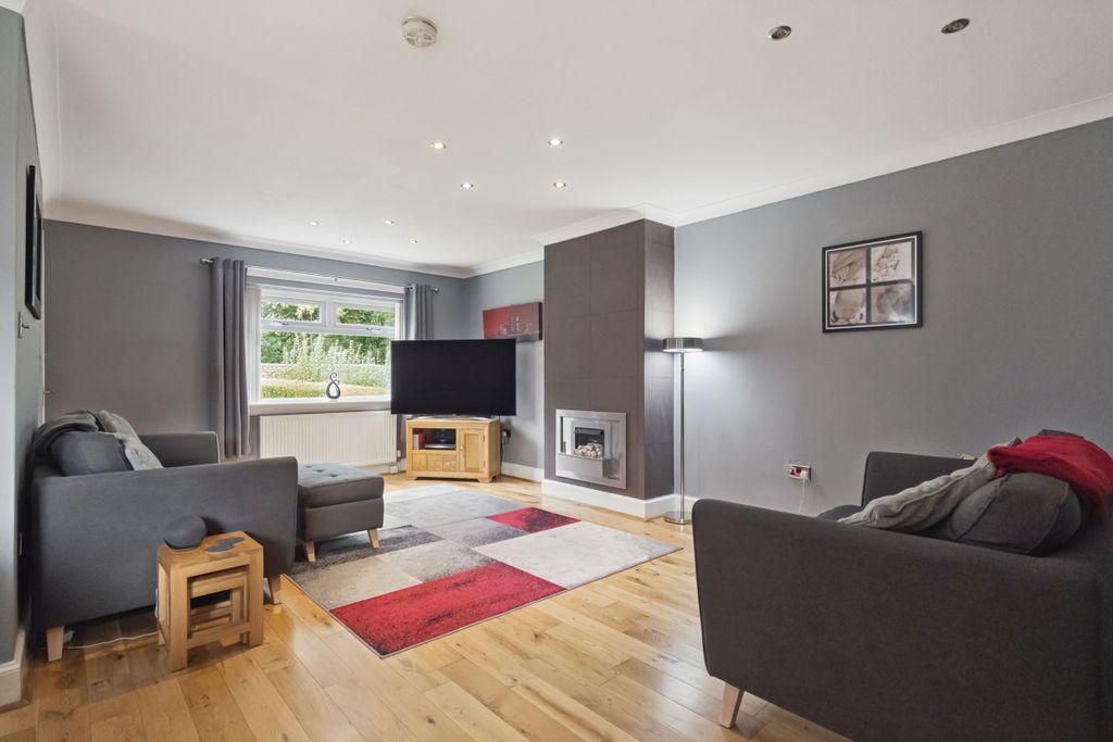 Property photo 2 of 25