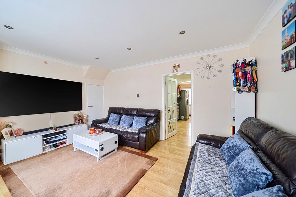 Property photo 2 of 26 1402911-11-697757...