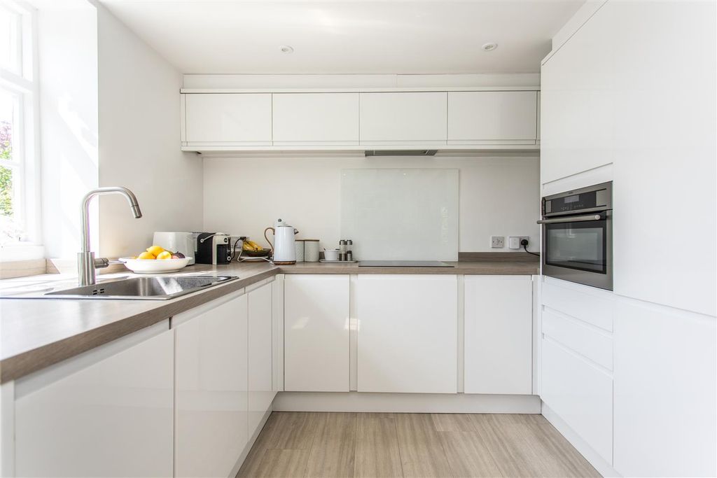 Property photo 2 of 32