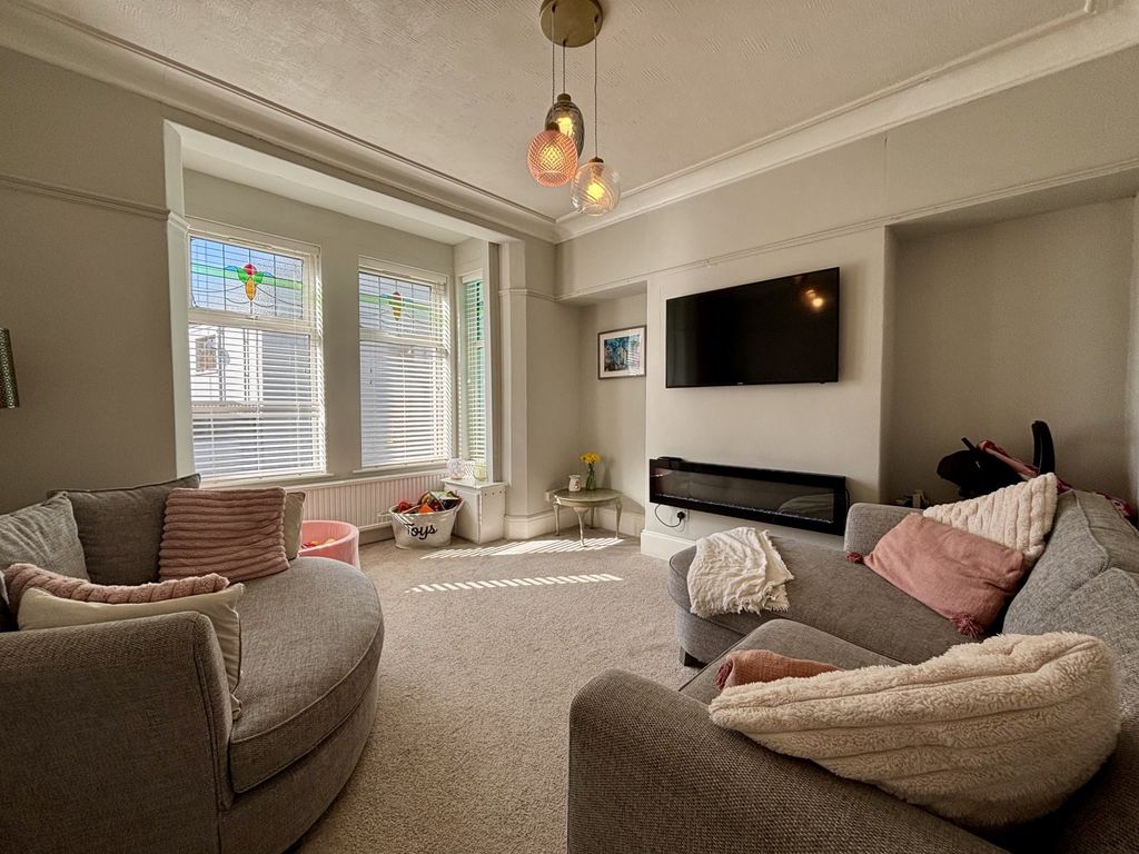 Property photo 1 of 32 Picture No. 11