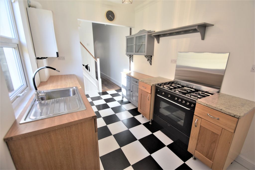 Property photo 2 of 11 Photo 02