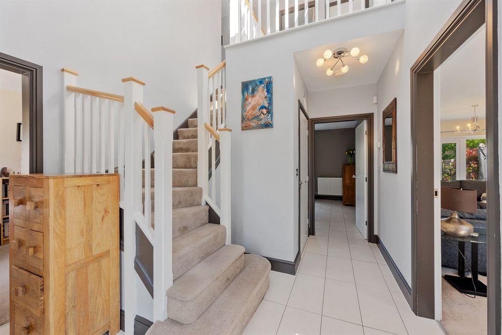 Property photo 2 of 21 Entrance Hallway