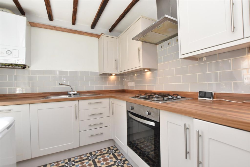 Property photo 3 of 9 Kitchen