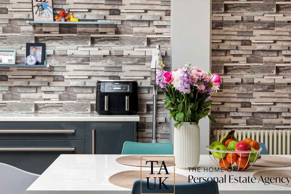 Property photo 3 of 24