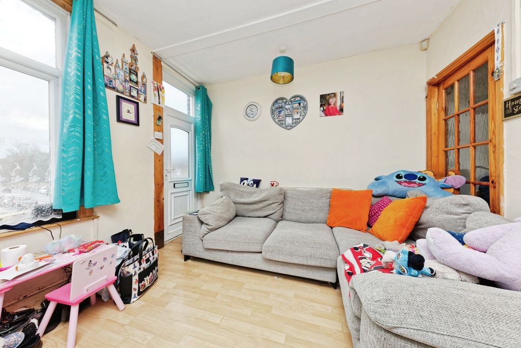 Property photo 2 of 17 Photo