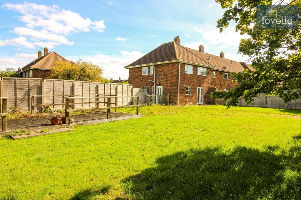 Property photo 2 of 21