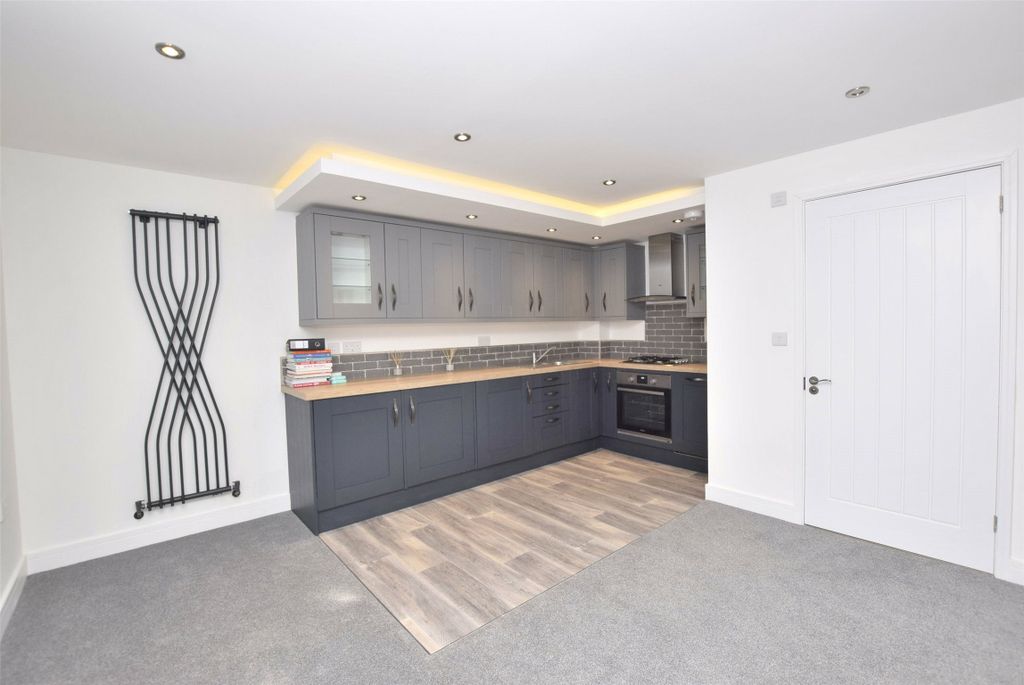 Property photo 2 of 11 Kitchen