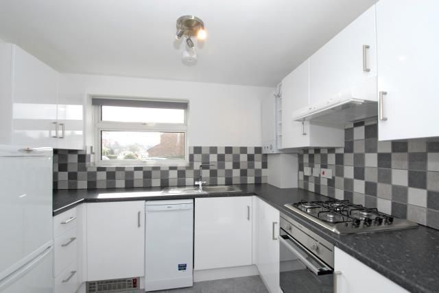 Property photo 2 of 7 Kitchen