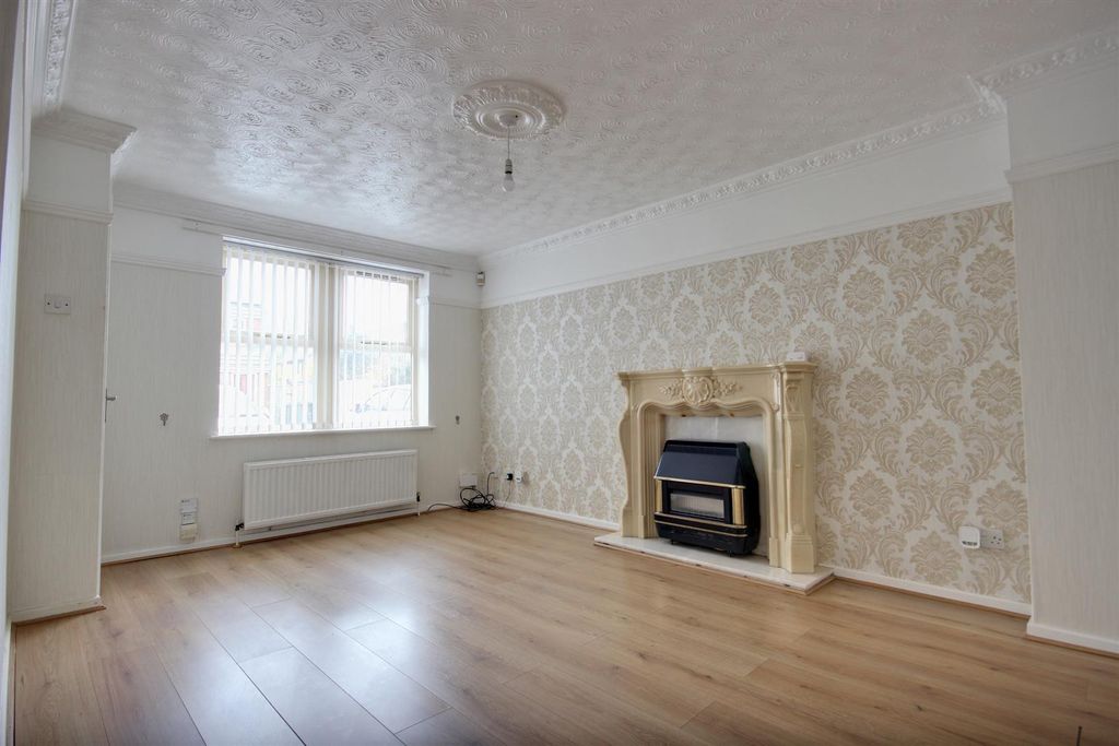 Property photo 2 of 10 Swallowfield (5).Jpg