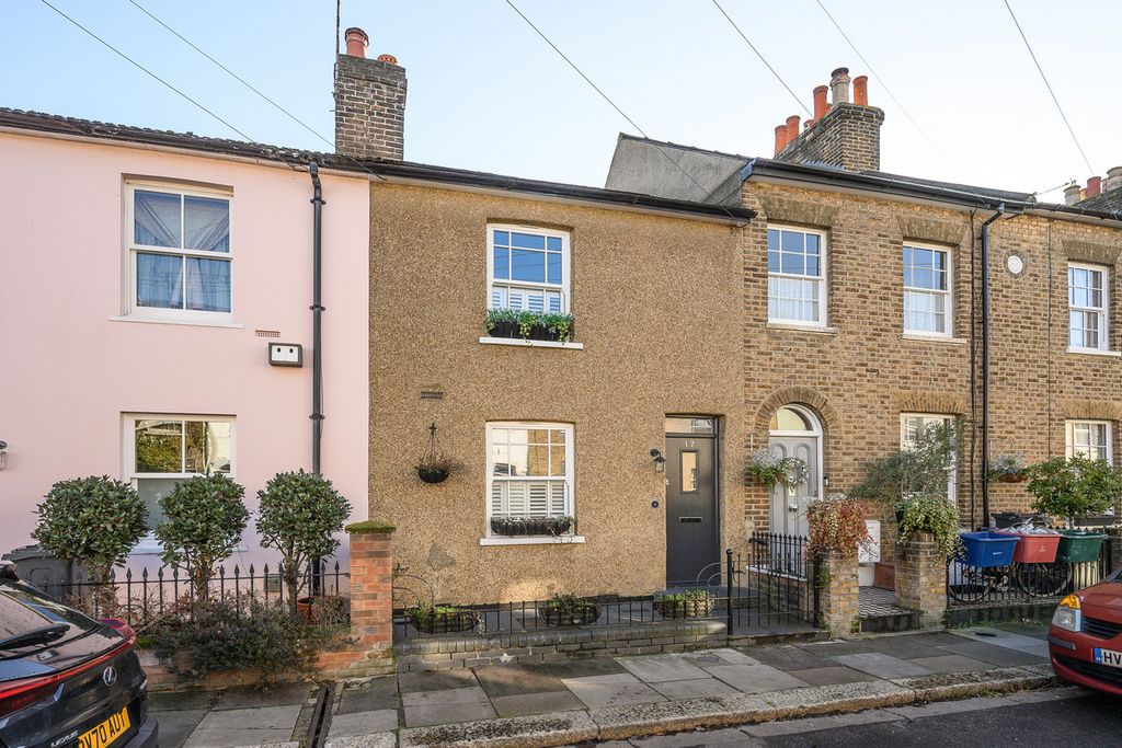 Property photo 1 of 17