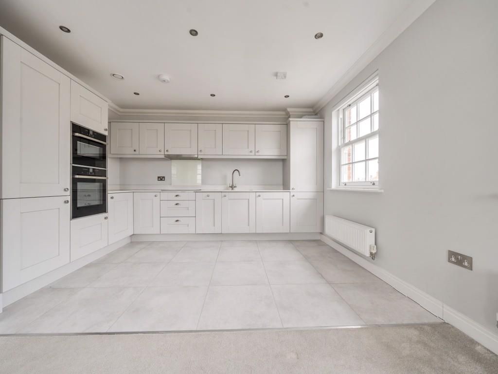 Property photo 2 of 11 Stunning Kitchen
