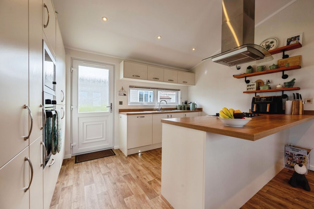 Property photo 3 of 19 Pbox-Img.Jpg