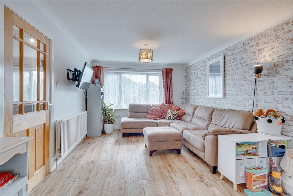 Property photo 2 of 20 Heath House, Centre Drive, Newmarket--20.Jpg