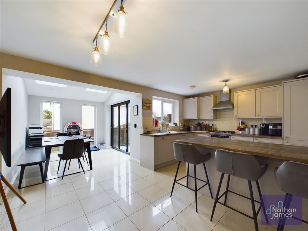 Property photo 2 of 17 Kitchen/ Dining